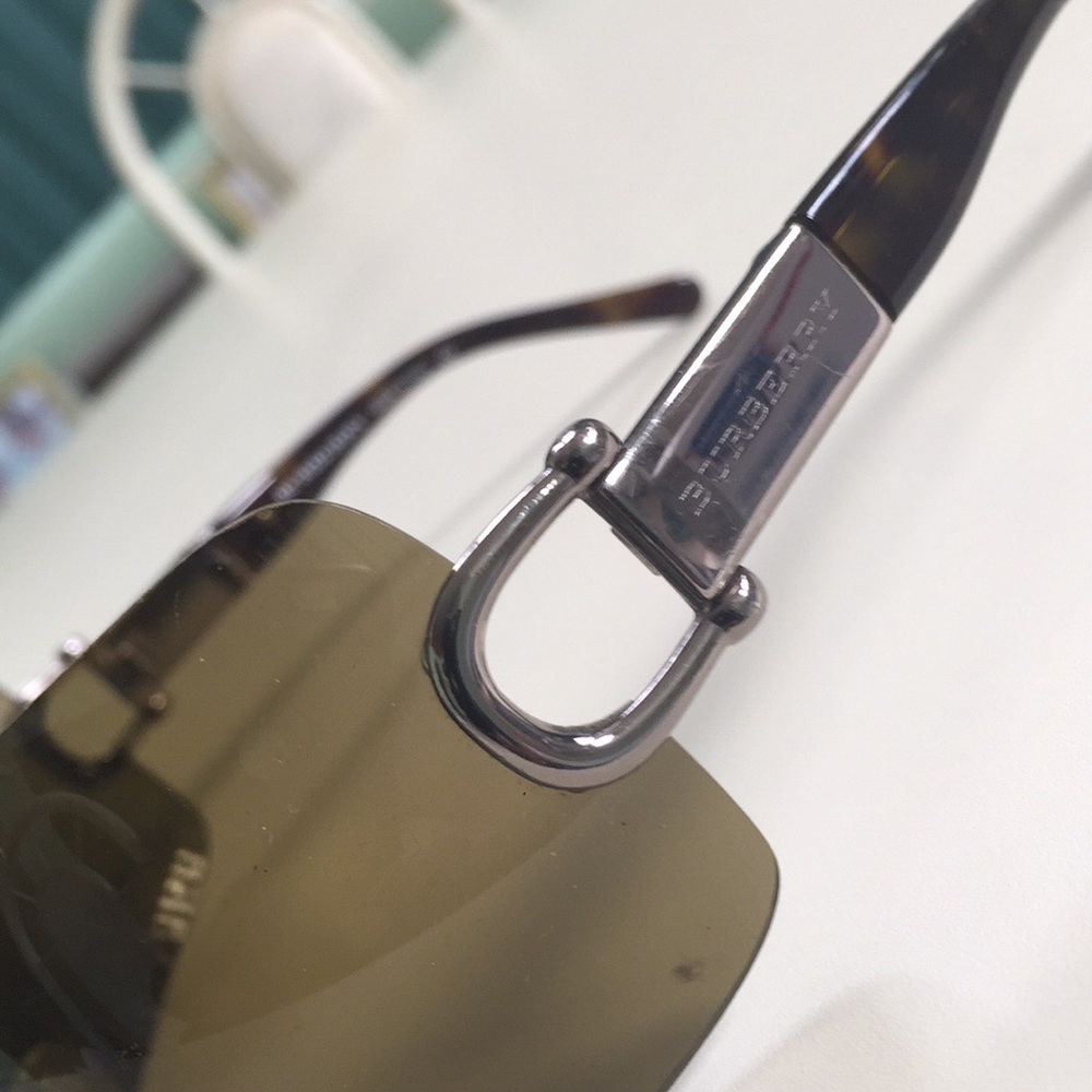Burberry Sunglasses Authentic - Picture 2 of 8